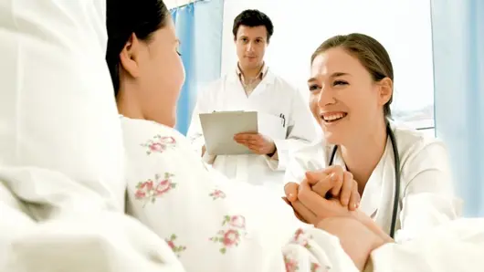 Доктор с пациентом