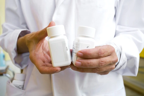 Два препарата в руках